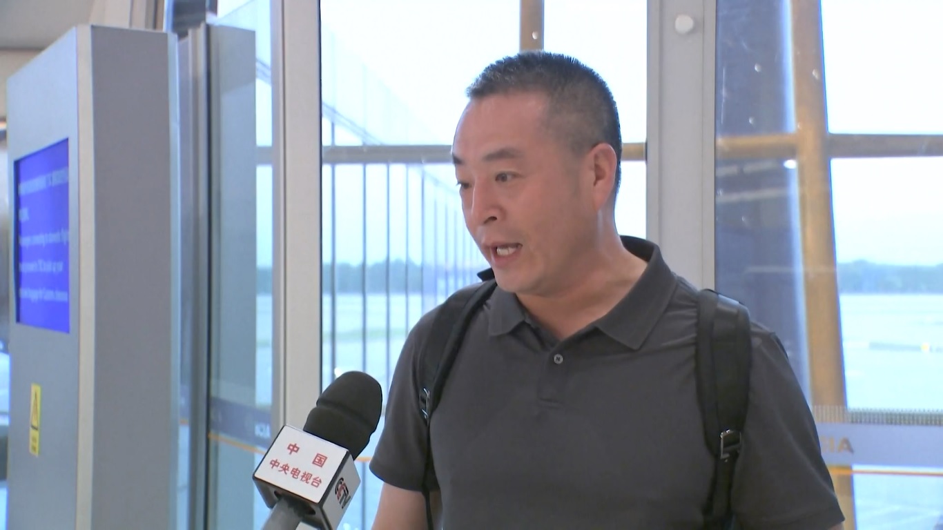 Penerbangan Pertama yang Membawa Warga Negara Tiongkok yang Dievakuasi dari Iran Tiba di Beijing