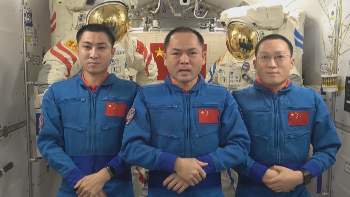 Para Astronot Shenzhou-21 Tiongkok Menyampaikan Ucapan Selamat Tahun Baru dari Stasiun Luar Angkasa