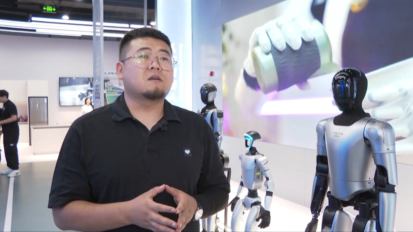 Pusat Perbelanjaan Robot Pertama di Dunia Resmi Dibuka di Beijing