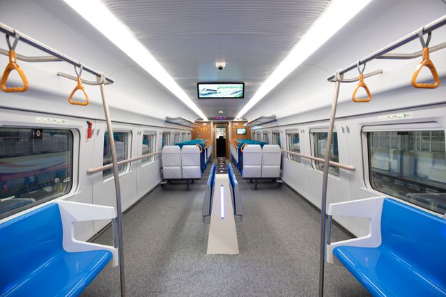 Produsen kereta api Tiongkok, CRRC Changke Co., Ltd. membuat generasi baru kereta antarkota hibrida di Tiongkok pada Minggu (2/10).