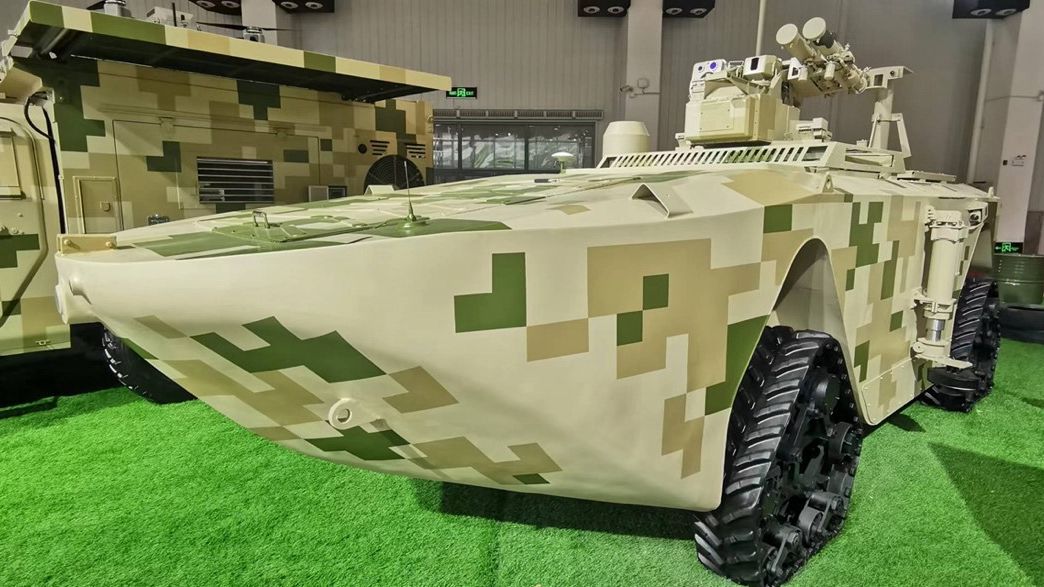 Tank tempur utama VT-4 yang kemampuannya ditingkatkan dengan menggunakan  sistem pertahanan aktif dan drone onboard di pamerkan dalamAirshow China ke-14
