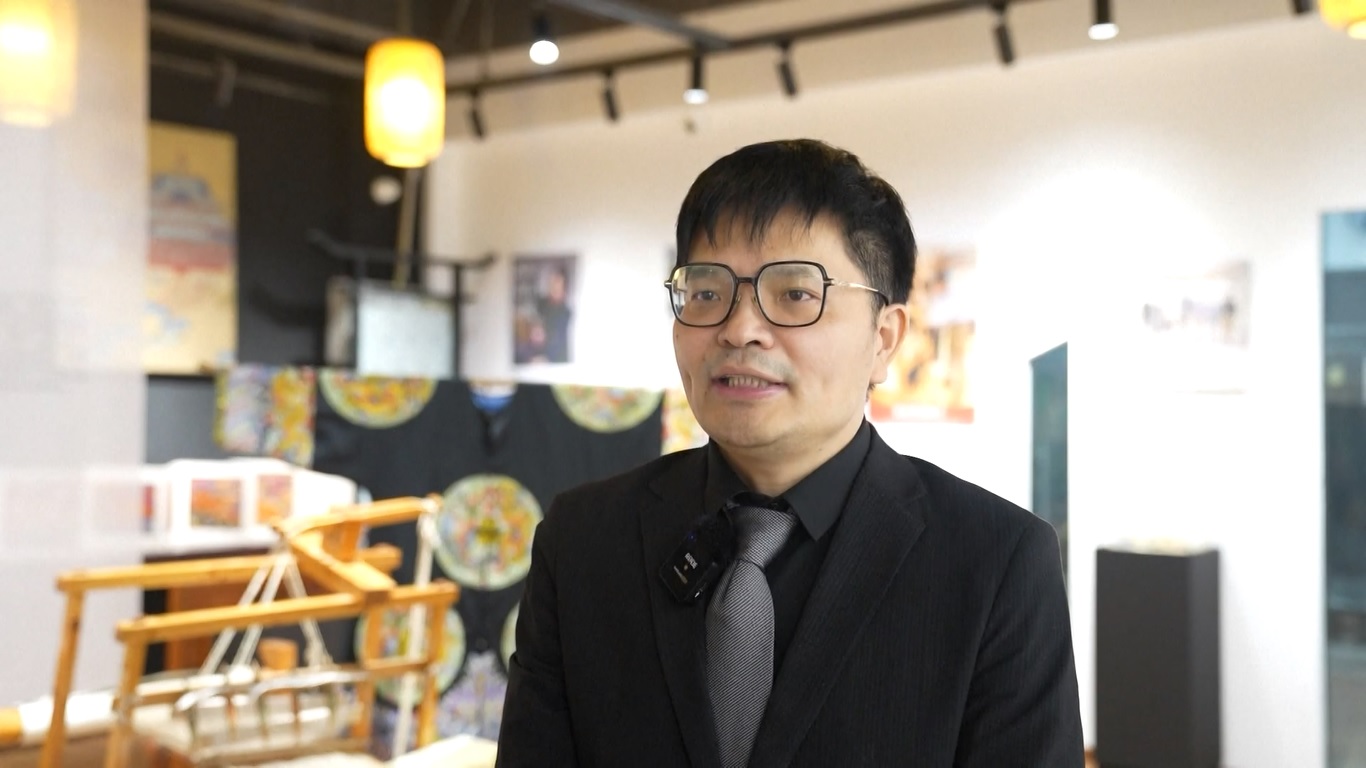 Konferensi tersebut juga menampilkan produk budaya dan kreatif dari berbagai kelompok etnis minoritas