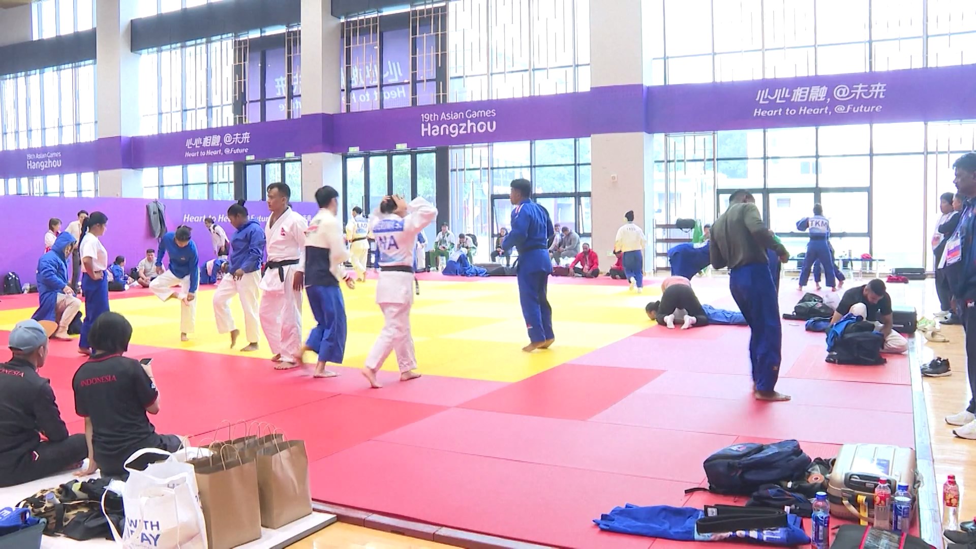 Sebuah ruang menjahit telah didirikan di lokasi pelatihan dan kompetisi judo ju-jitsu dan kurash pada Asian Games ke-19