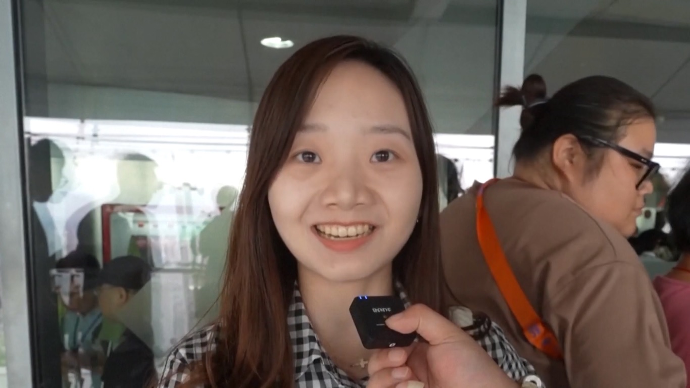 Banyak tempat di seluruh Tiongkok meningkatkan layanan di tempat-tempat wisata dan meluncurkan proyek-proyek pariwisata yang khas untuk merangsang aktivitas konsumen