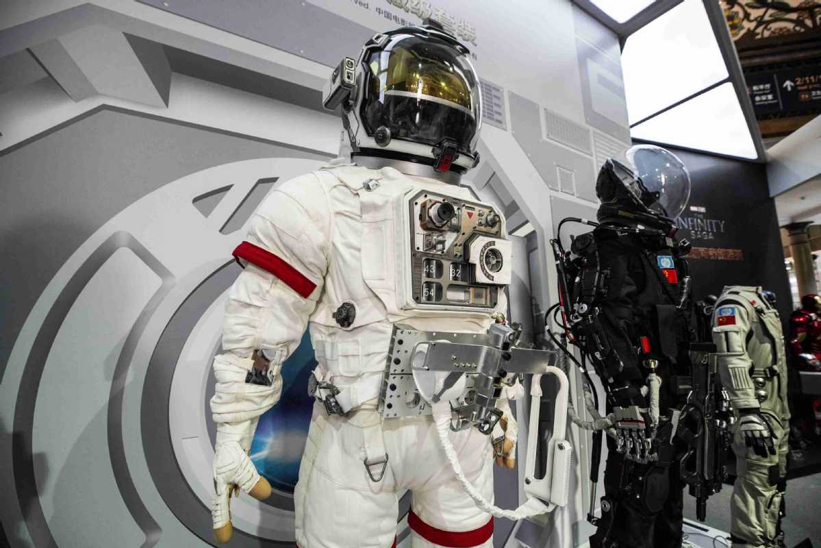 Penggambaran fiksi ilmiah tentang kehidupan di luar angkasa sering kali terinspirasi oleh apa yang terjadi di planet kita sendiri