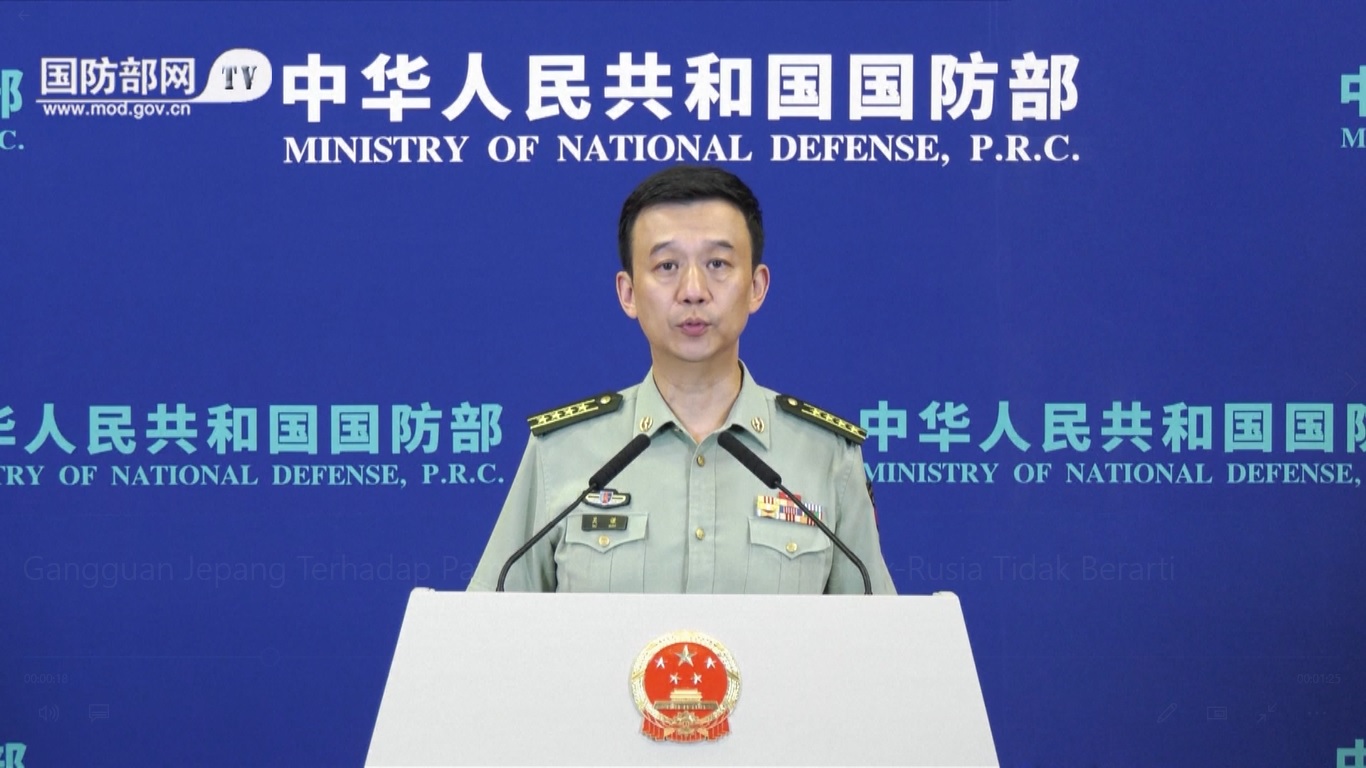 Ini adalah tanggapan atas pertanyaan tentang klaim Kementerian Pertahanan Jepang bahwa kapal-kapal armada patroli maritim gabungan ketiga militer Tiongkok dan Rusia memasuki Laut Okhotsk melalui Selat Soya