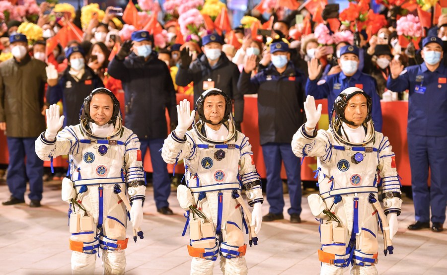 Para Taikonaout Shenzhou -15 yang kini masih berada di stasiun luar angkasa Tiangong akan segera spacewalk