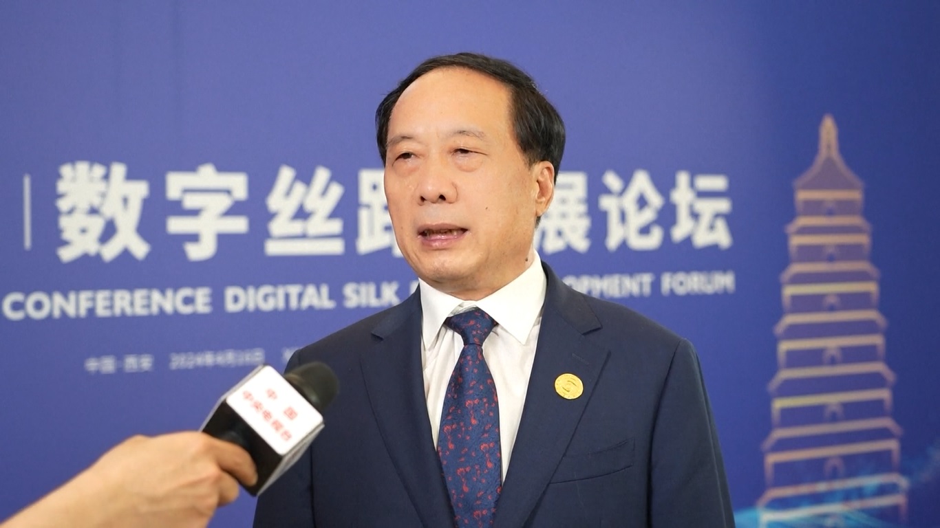 Para peserta yang hadir di forum tersebut adalah pejabat pemerintah