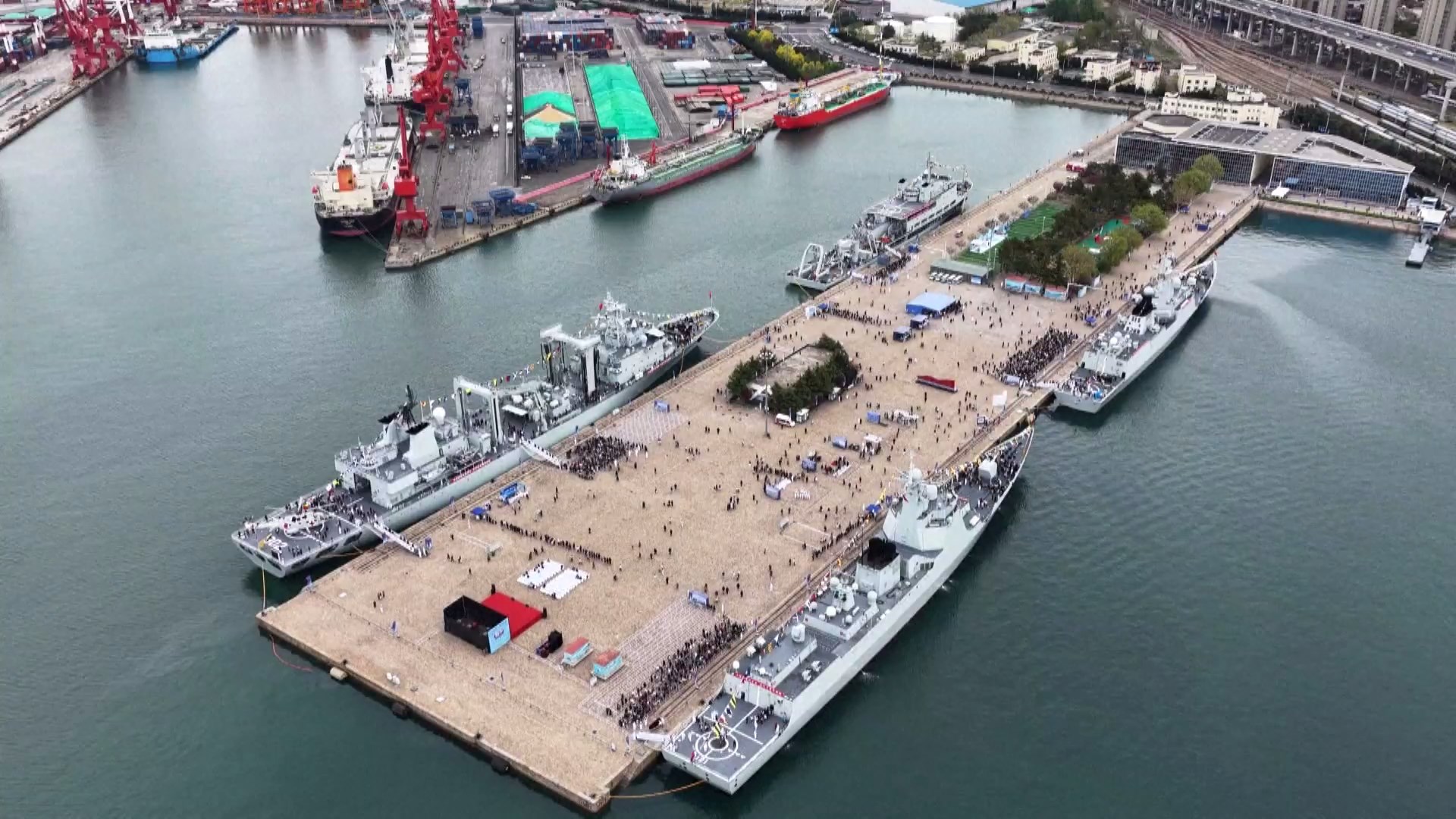 Angkatan Laut Tentara Pembebasan Rakyat Tiongkok (PLA) Menggelar Acara Hari Terbuka dalam Skala Rekor untuk Merayakan Ulang Tahunnya yang Ke-77.