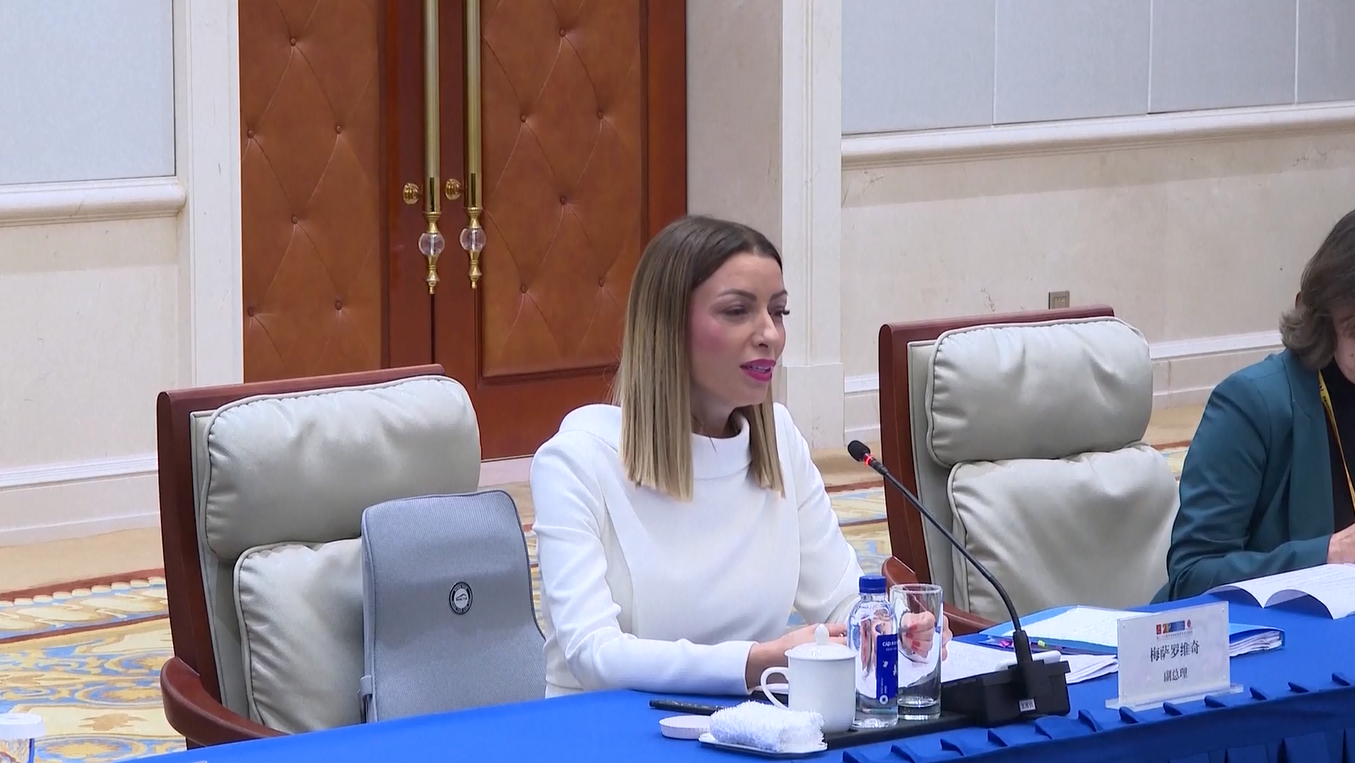 Wakil Presiden Tiongkok Bertemu dengan Wakil Perdana Menteri Serbia