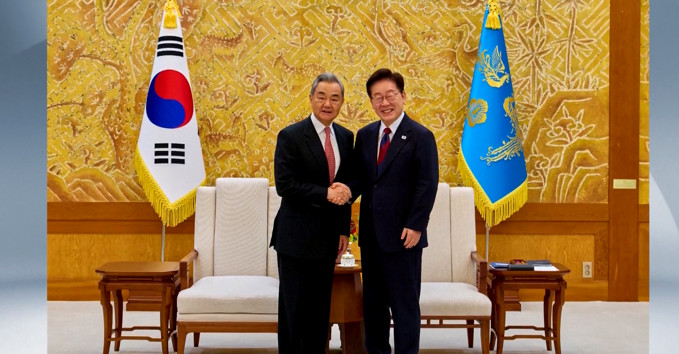 Presiden Korea Selatan Bertemu dengan Menteri Luar Negeri Tiongkok di Seoul