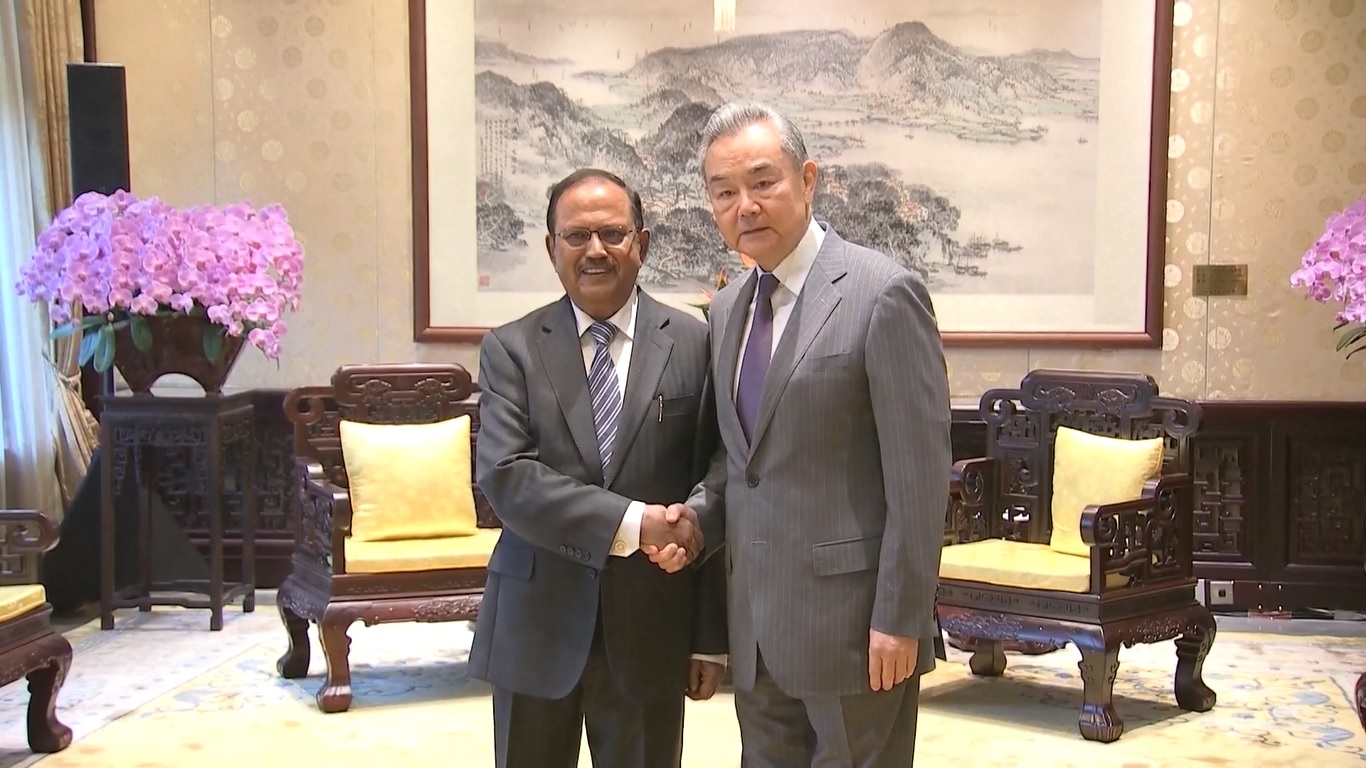 Diplomat Senior Tiongkok Bertemu dengan Penasihat Keamanan Nasional India