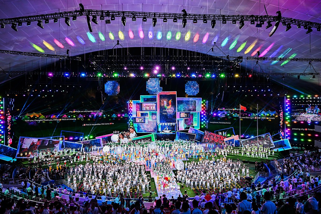 Upacara penutupan kali ini yang disiarkan secara langsung