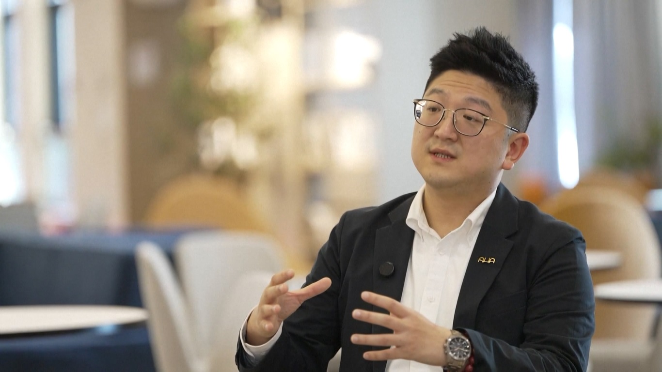 Hengqin adalah sebuah pulau yang terletak di seberang sungai dari Makau dan merupakan lokasi Zona Kerja Sama Mendalam Guangdong-Makau