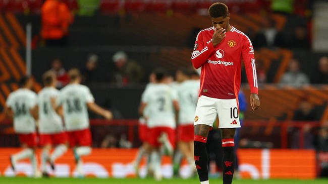 Pelatih Manchester United Ruben Amorim coba menenangkan situasi panas yang melibatkan Marcus Rashford meski ia tak menjamin bakal memberikan tempat di tim inti