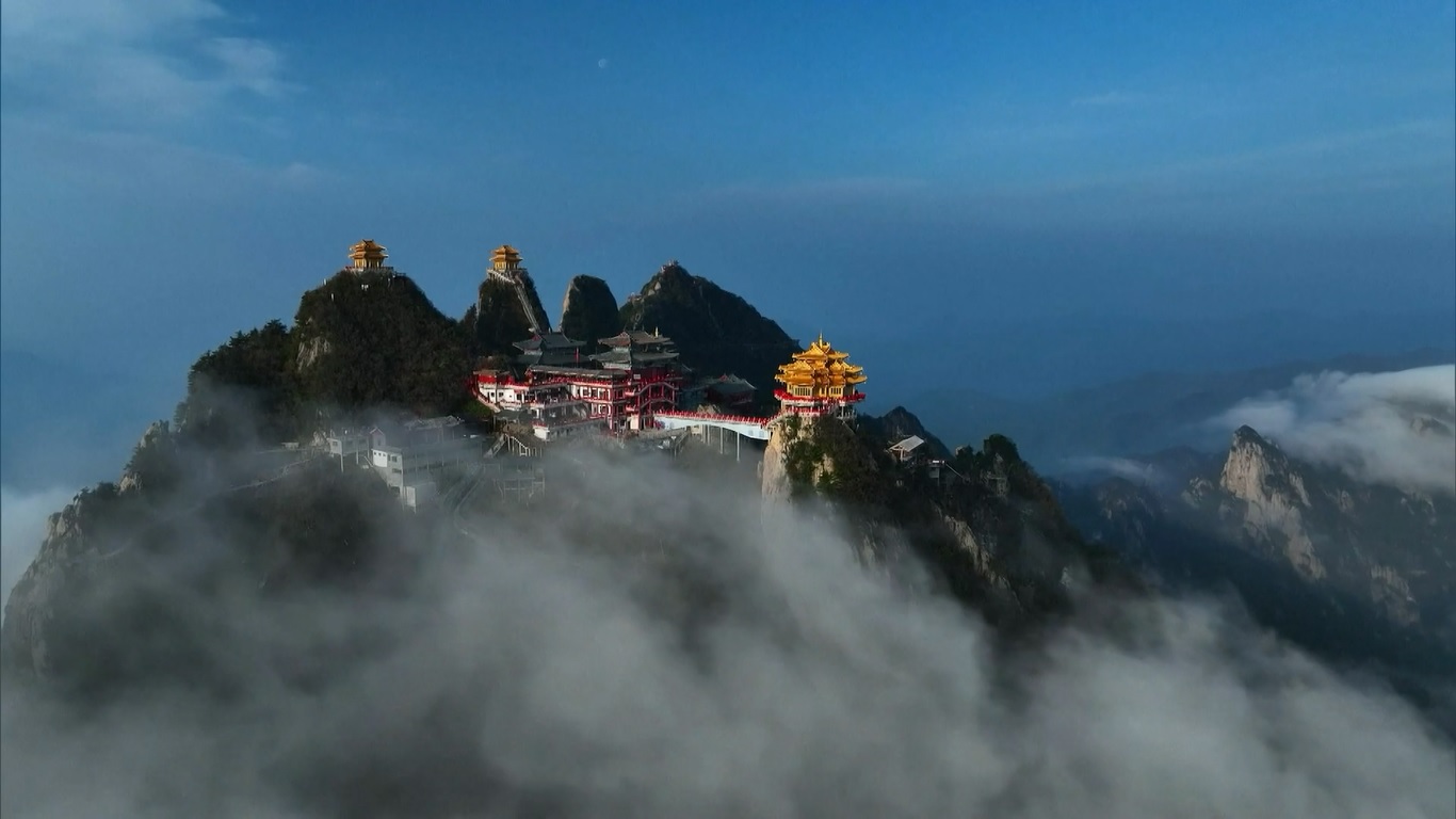 Banyak orang bepergian ke seluruh penjuru Tiongkok