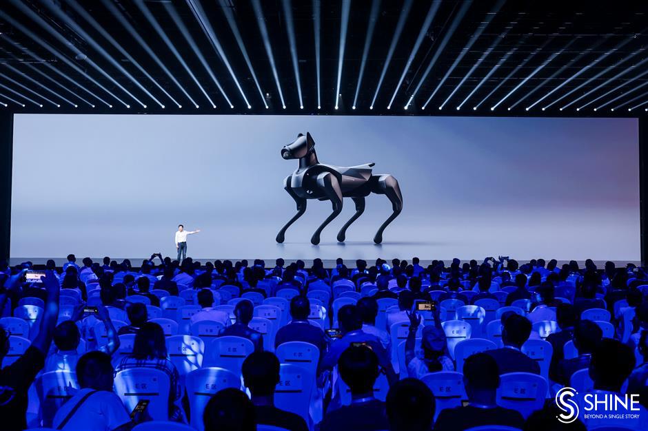 Teknologi AI pada perangkat yang akan datang juga akan memungkinkan orang untuk menggunakan layanan AI generatif termasuk layanan seperti ChatGPT pada ponsel cerdas di masa mendatang