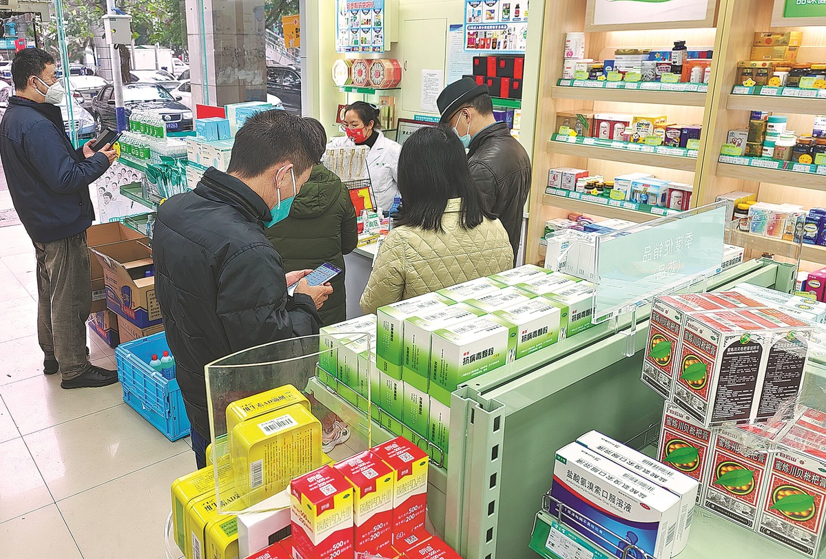 Obat-obatan dan alat tes menjadi barang terlaris karena kota-kota tidak lagi memerlukan detail pembeli