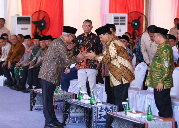 Prabowo juga menyoroti peran Muhammadiyah dalam mencetak tokoh-tokoh penting di masa lalu