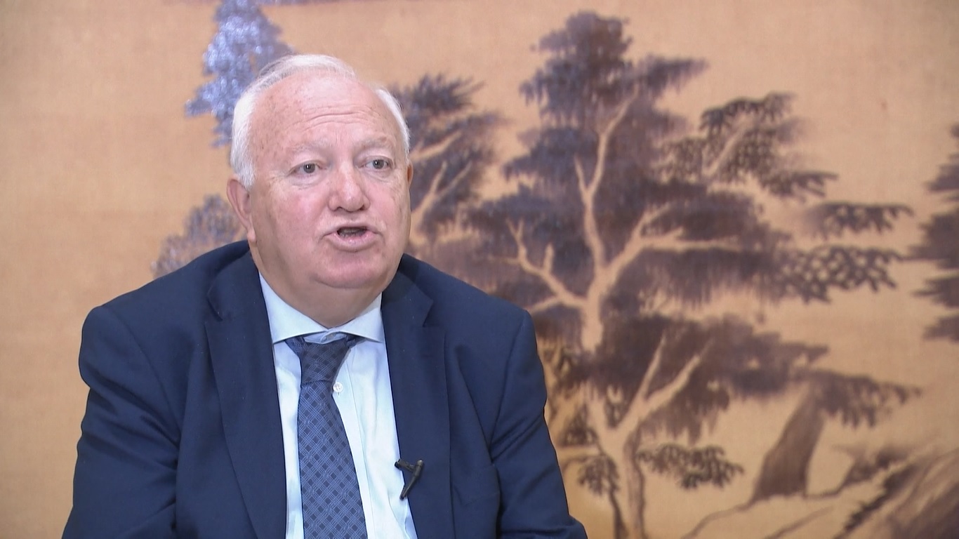 Ia mengatakan bahwa keberhasilan dan pragmatisnya implementasi BRI dalam satu dekade terakhir ini terletak pada investasi yang kuat dari pemerintah Tiongkok