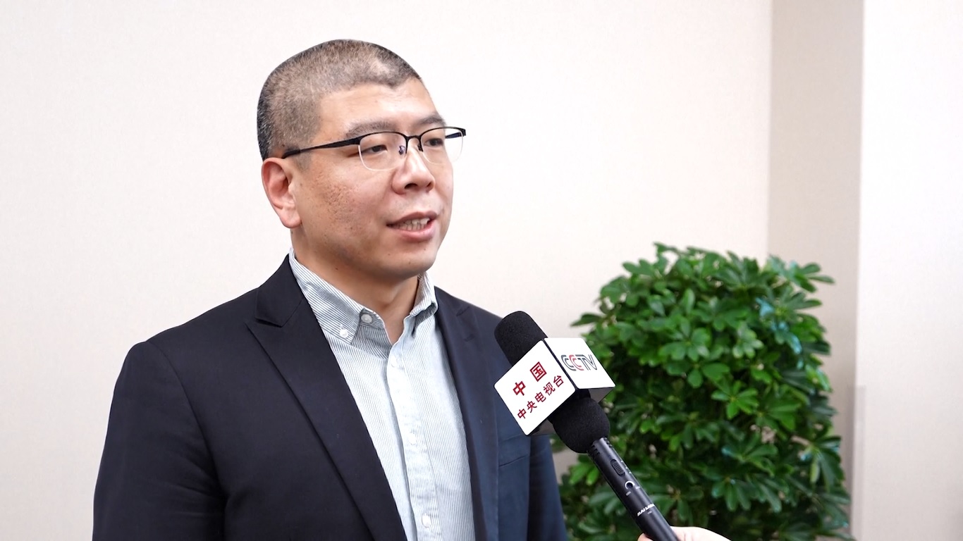 Para ahli mengatakan bahwa dengan berbagai kebijakan yang membantu menstabilkan investasi dan mendorong konsumsi