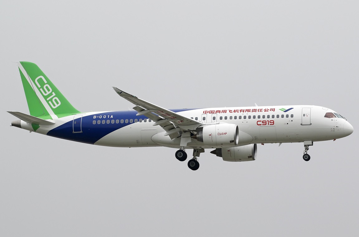 Pesawat penumpang buatan Tiongkok C919 resmi diserahkan kepada maskapai China Eastern Airlines