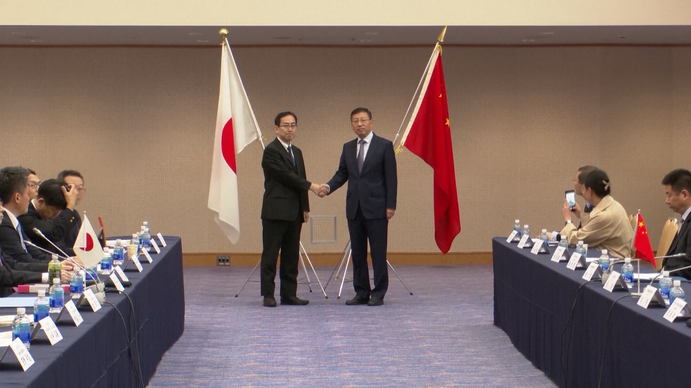 Kedua belah pihak mengadakan rapat pleno dan tiga rapat kelompok kerja terpisah tentang pertahanan maritim