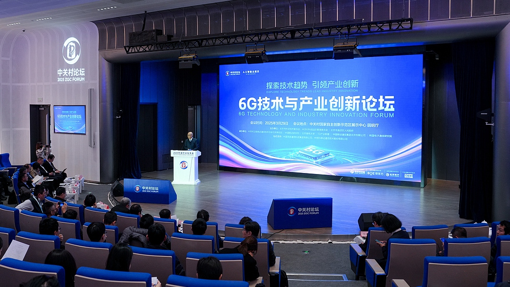 Selama forum tersebut ZGC Institute of Ubiquitous-X Innovation and Applications (ZGC X-NET) China Mobile dan Beijing University of Posts and Telecommunications bersama-sama meluncurkan prototipe sistem 6G yang cerdas dan sederhan