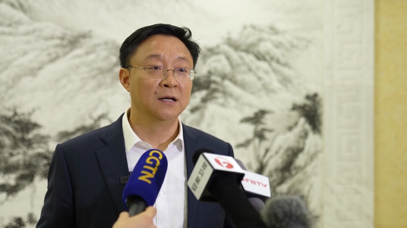 Dengan pemahaman bahasa yang unggul