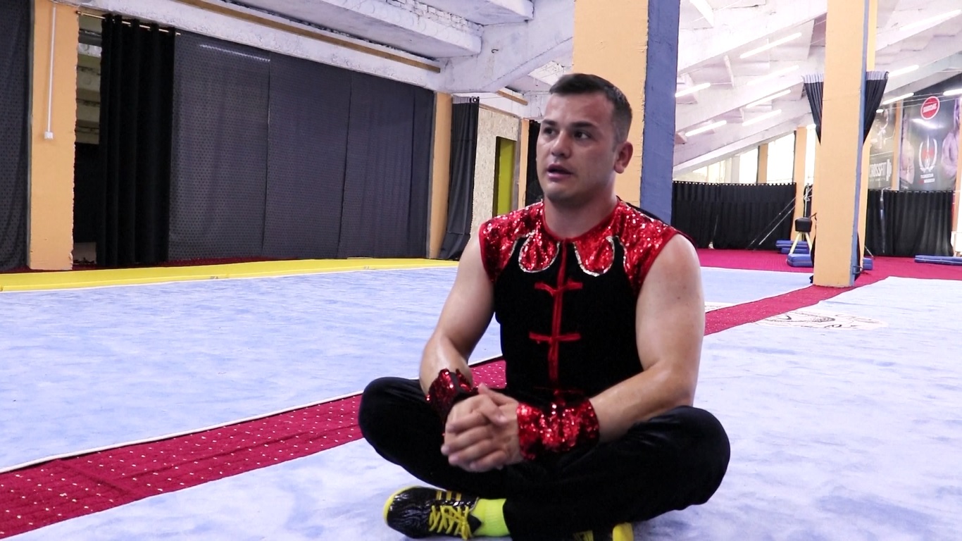 Dengan Khurshedzoda yang memimpin dengan memberi contoh