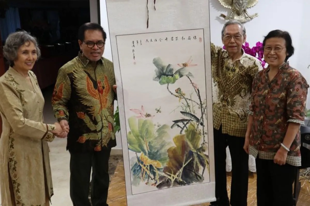 Tidak hanya bersilaturahmi staf KBRI Beijing pelajar Indonesia di Beijing dan perkumpulan guiqiao juga bernyanyi sejumlah lagu Indonesia