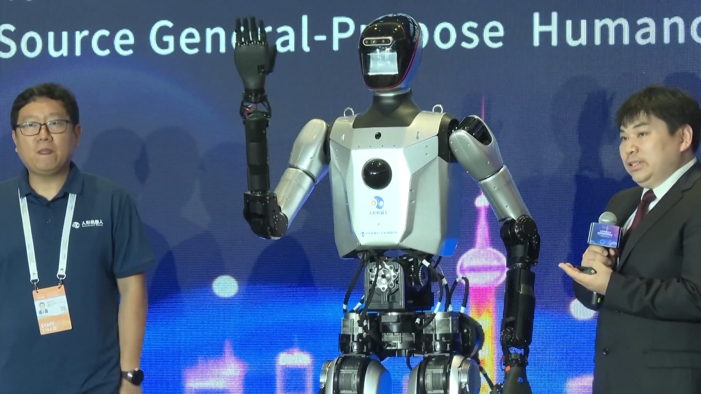 Tempat pelatihan kecerdasan robot humanoid untuk keperluan umum dan situs web komunitas sumber terbuka untuk robot juga diluncurkan pada acara tersebut