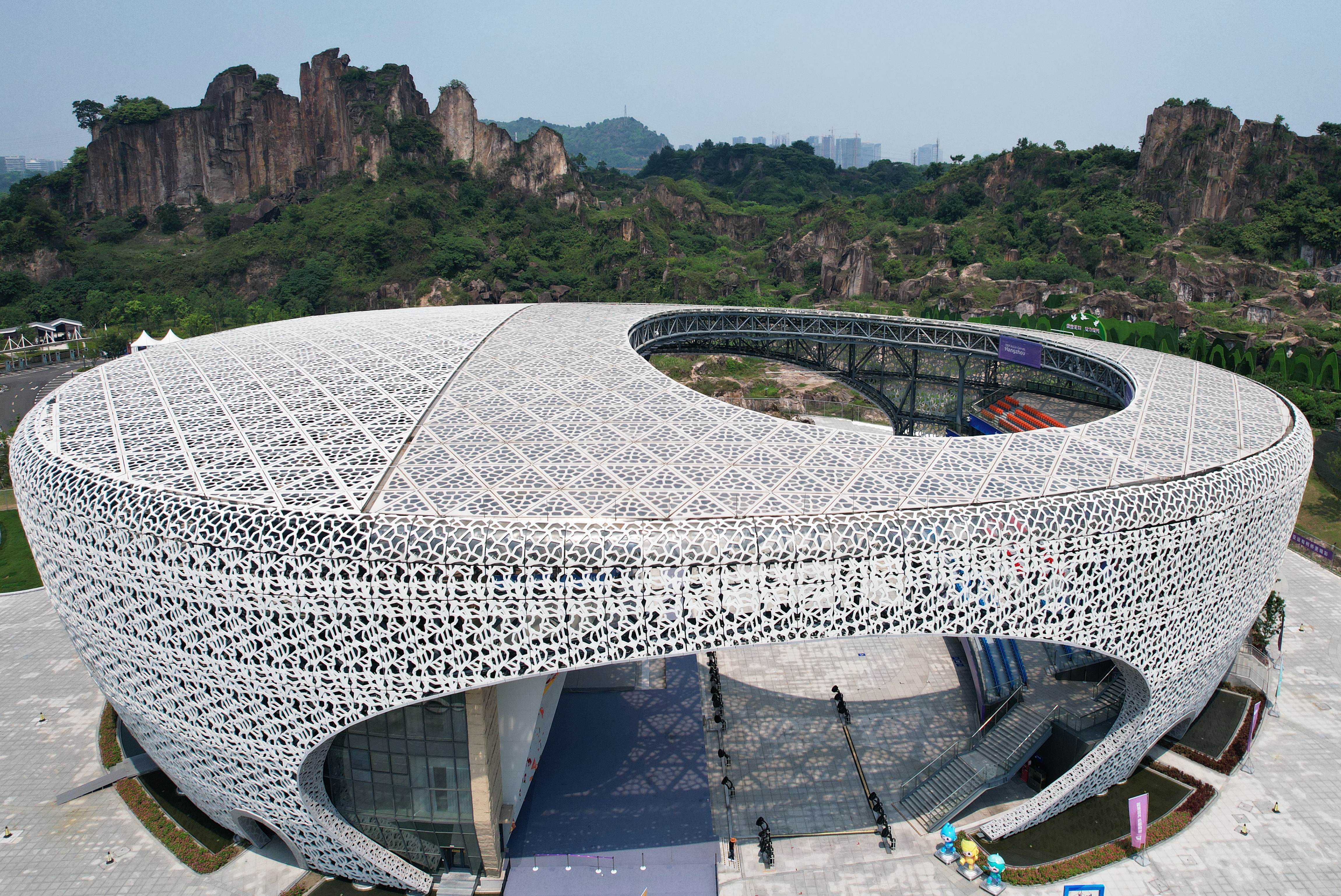 Dibangun di bekas lokasi tambang