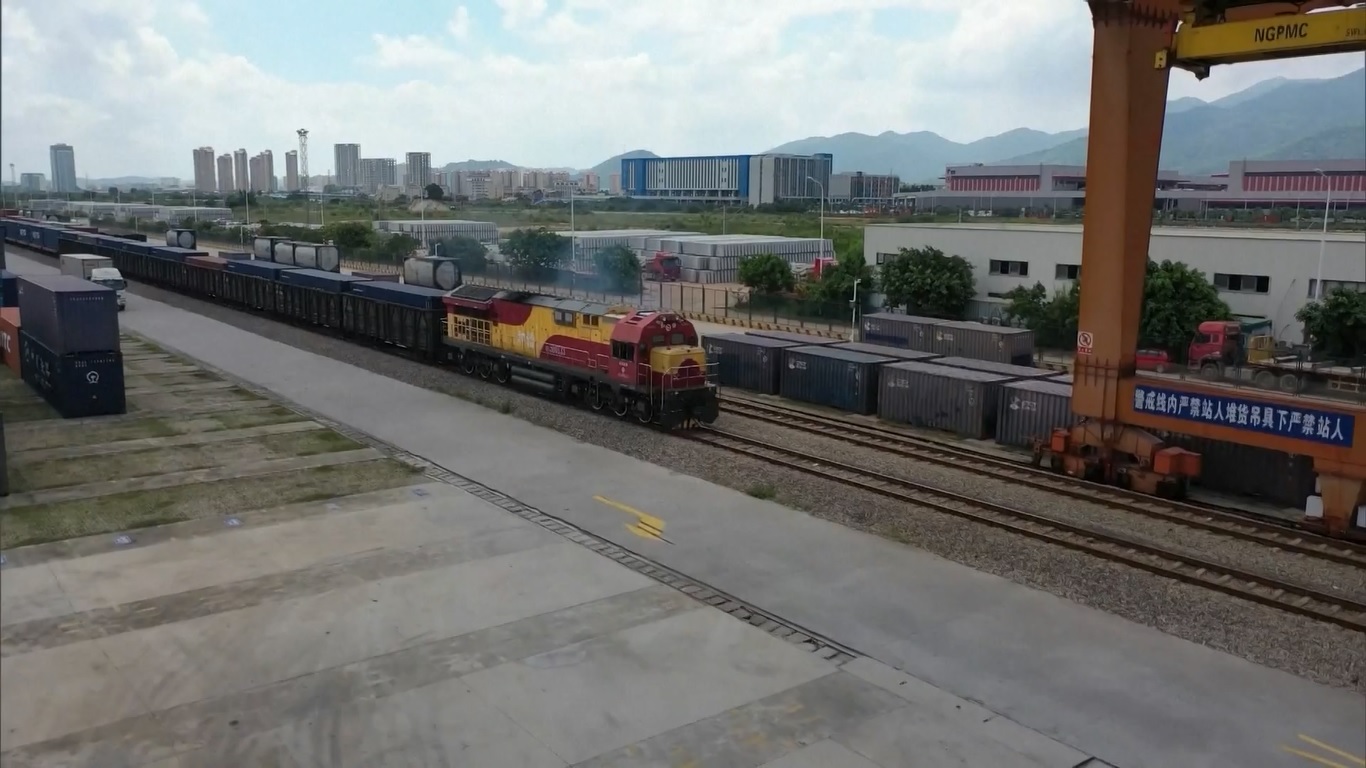 Data menunjukkan bahwa jumlah total perjalanan kereta barang Tiongkok-Eropa mencapai 13056 pada periode Januari-Agustus tahun ini