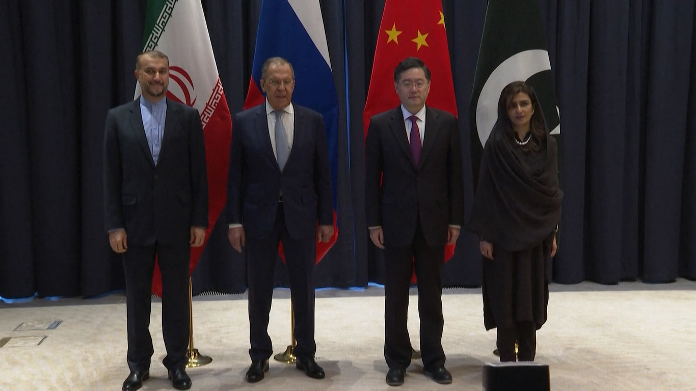 Pertemuan ini diikuti oleh Menlu Rusia