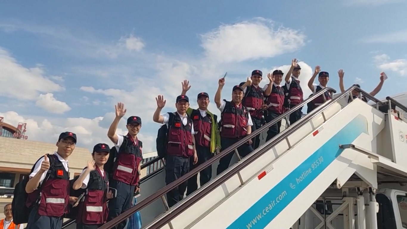 Dilengkapi dengan peralatan dan perlengkapan medis darurat