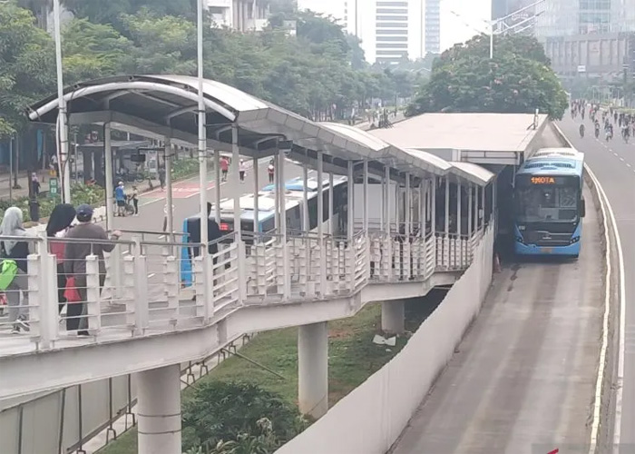 Badan Usaha Milik Daerah (BUMD) milik DKI Jakarta, PT TransJakarta memberlakukan aturan baru untuk naik-turun bus TransJakarta.