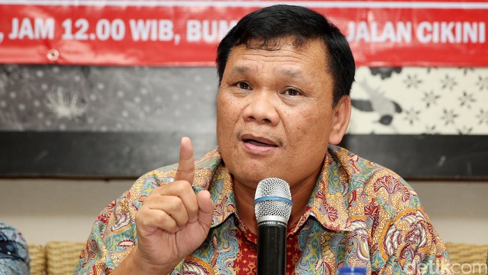 Emrus Sihombing memaknai kekecewaan Presiden terhadap perilaku-perilaku hakim Mahkamah Agung dan sejumlah pejabat di sana yang melakukan perbuatan yang menurutnya tidak terpuji