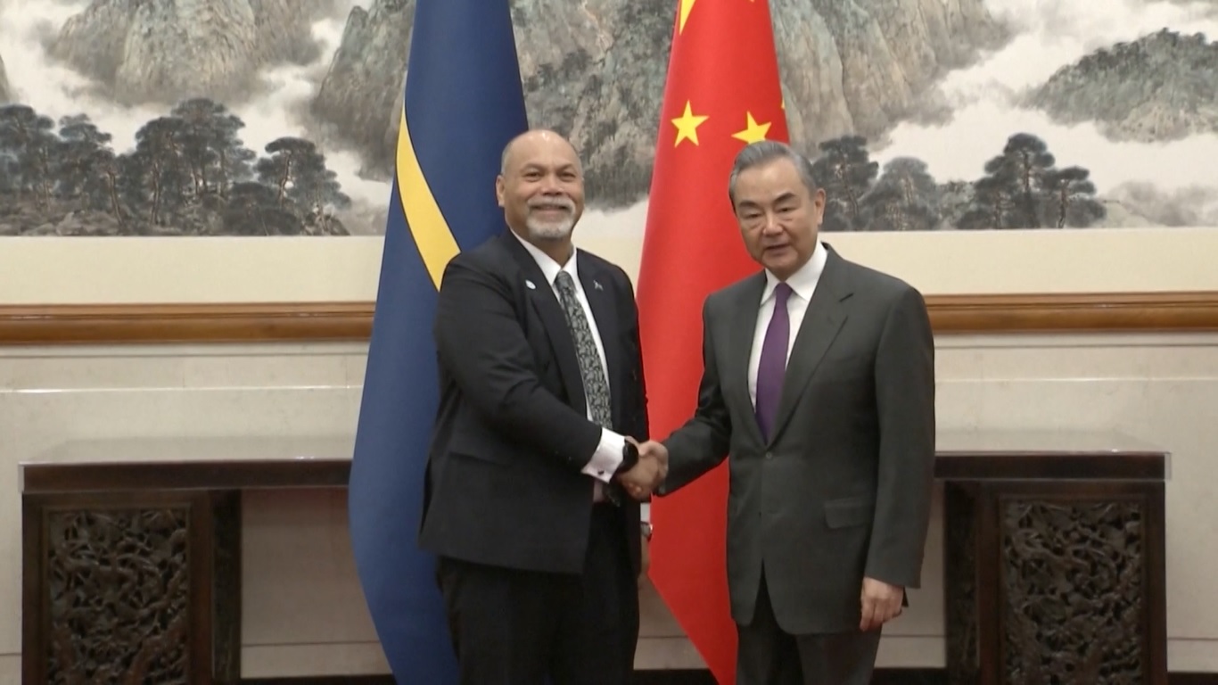 Keduanya menandatangani sebuah komunike bersama tentang dimulainya kembali hubungan diplomatik di tingkat duta besar antara kedua negara