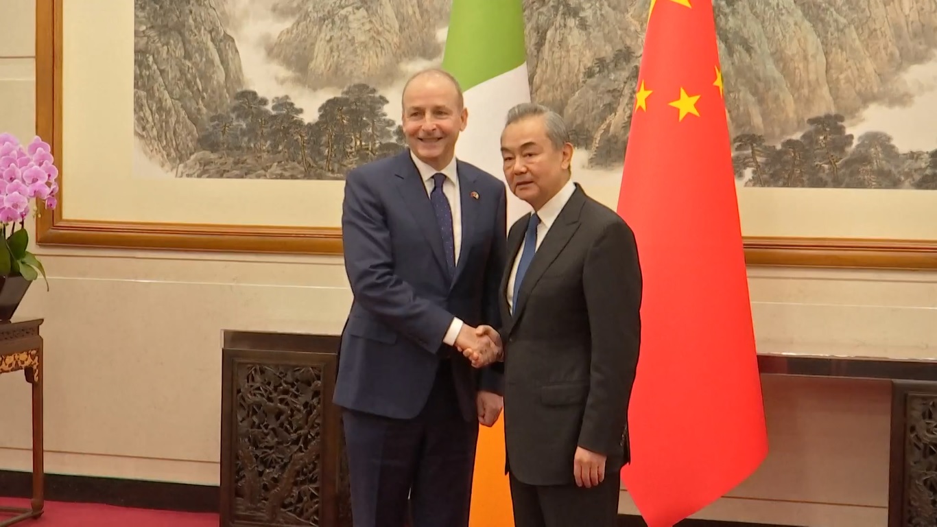 Ia juga mengatakan bahwa Tiongkok bersedia bekerja sama dengan Irlandia untuk menegakkan peran sentral Perserikatan Bangsa-Bangsa