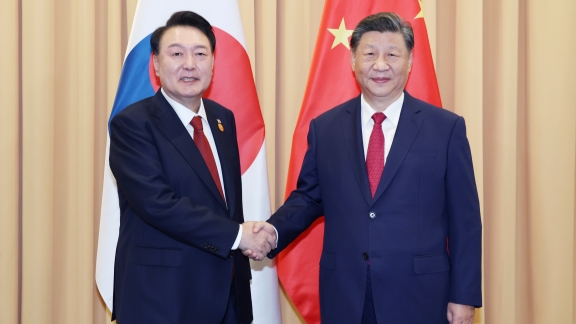 Xi meminta kedua  pihak untuk memberikan manfaat penuh dari kedekatan geografis kedekatan budaya dan integrasi ekonomi untuk memperkuat pertukaran dan memperdalam kerja sama strategis antara kedua negara yang sehat dan stabil