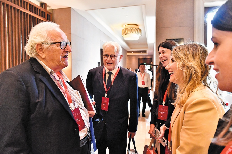 Pada konferensi tersebut