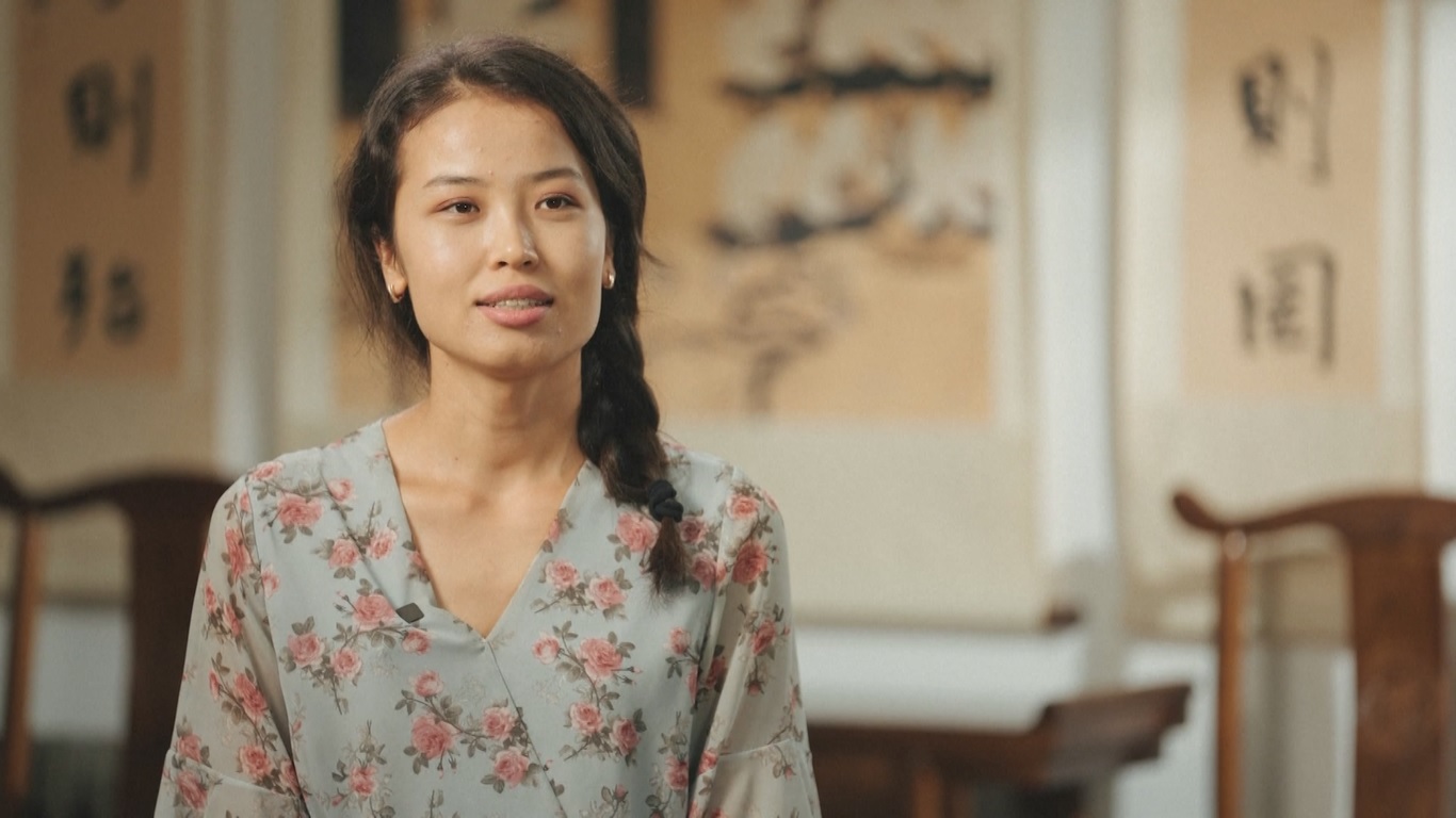 Zhazgu berpikir bahwa bahasa Mandarin adalah bahasa yang indah dan berharap dapat menjadi jembatan yang menghubungkan orang-orang Tiongkok dan Kirgistan