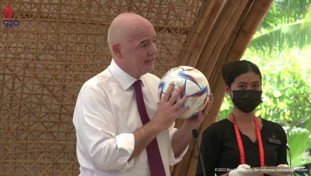 Presiden FIFA (Federasi Sepak Bola Internasional) Gianni Infantino hadir dalam KTT G20 di Bali