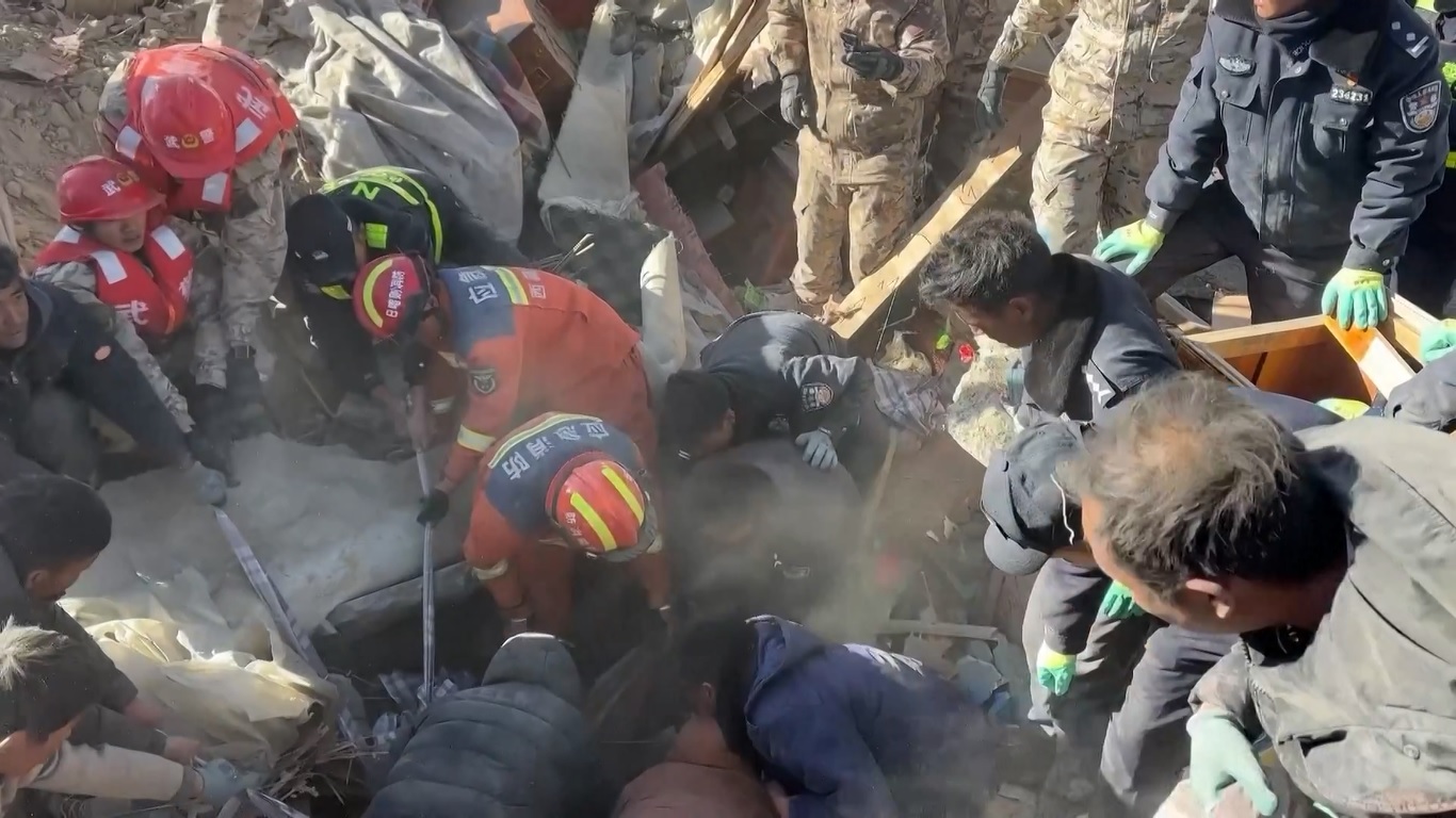 Gempa terjadi pada pukul 09:05 pada hari Selasa (7/1) dengan episentrum di Kotapraja Tsogo