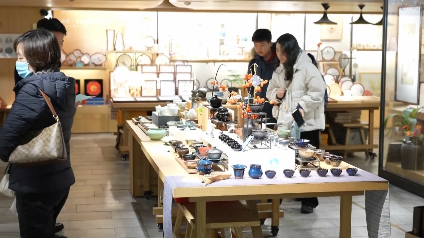 Data menunjukkan bahwa pendapatan gabungan dari 73