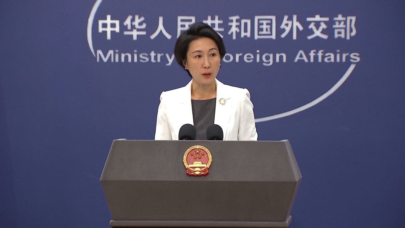 Mao membuat pernyataan tersebut mengomentari pertanyaan bahwa AS dan Filipina telah melanjutkan patroli mereka di Laut Tiongkok Selatan untuk pertama kalinya dalam beberapa tahun