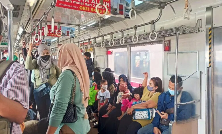 Kemenhub menepis kekhawatiran pengamat soal kenaikan tarif KRL imbas keputusan impor 3 trainset KRL baru