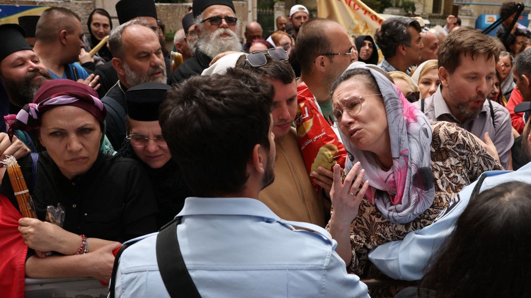 Pembatasan tersebut diberlakukan saat umat Kristen merayakan Sabtu Suci salah satu hari paling suci dalam kalender Kristen sehari sebelum Minggu Paskah