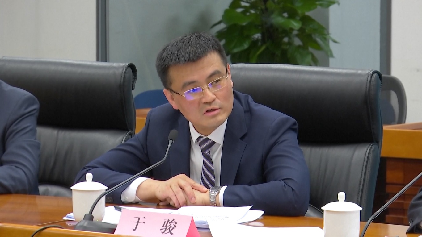 Dalam pengarahan media setelah pembicaraan telepon Yu Jun Wakil Kepala Departemen Urusan Eropa-Asia Tengah Kementerian Luar Negeri Tiongkok mengatakan Tiongkok ingin memastikan krisis tidak mengakibatkan perang nuklir